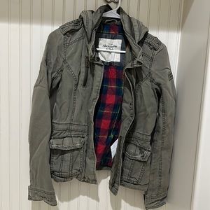 Abercrombie, color gray